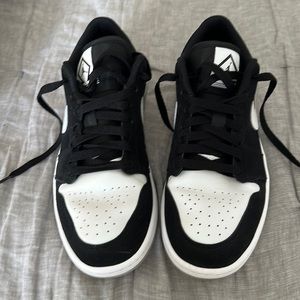 Air Jordan 1 low. Size 8.5 and only worn once.